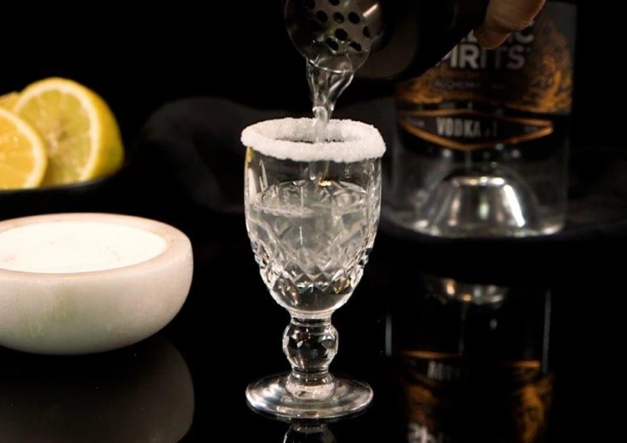 Cách thưởng thức rượu Vodka ngon chuẩn hương vị 