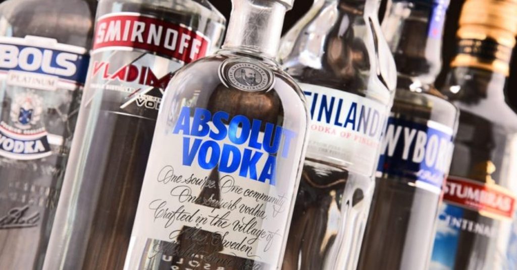 Rượu Vodka ít mùi và vị sạch, không có những tầng hương cầu kỳ.