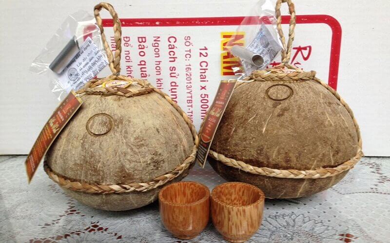 Rượu dừa xuất hiện từ khá lâu tại các vùng trồng dừa lớn của Việt Nam, nổi tiếng nhất là Bến Tre